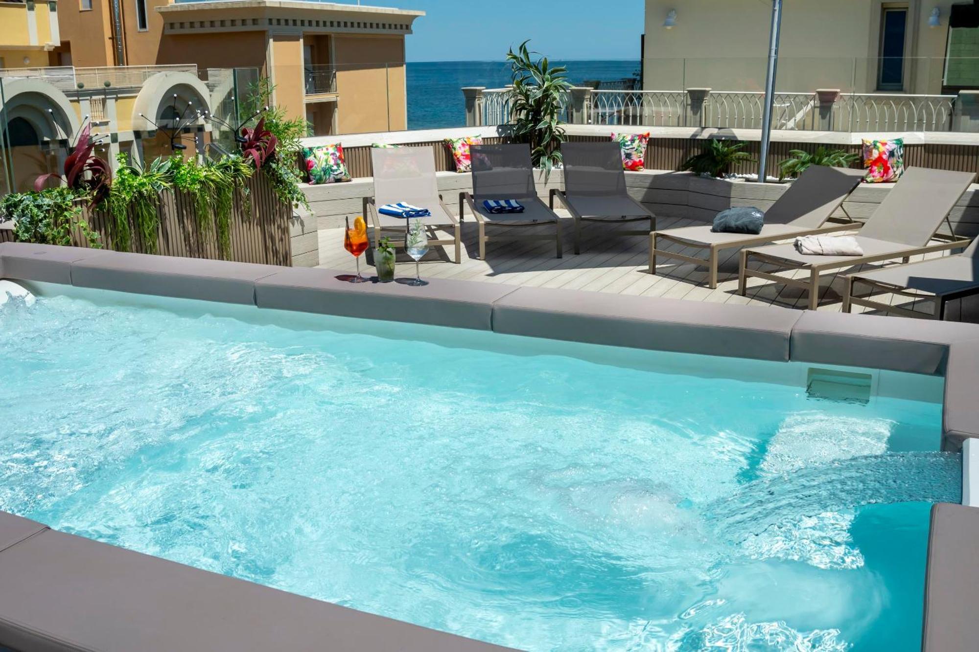 מיסאנו אדריאטיקו Hotel Albatros מראה חיצוני תמונה