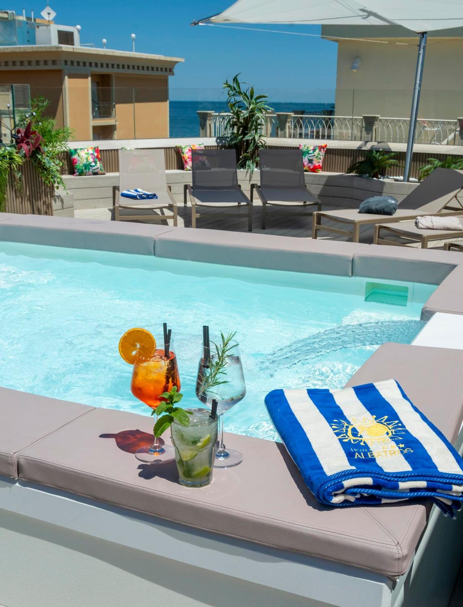 מיסאנו אדריאטיקו Hotel Albatros מראה חיצוני תמונה